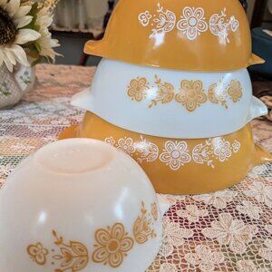 Pyrex vintage mixing bowls, set of 4